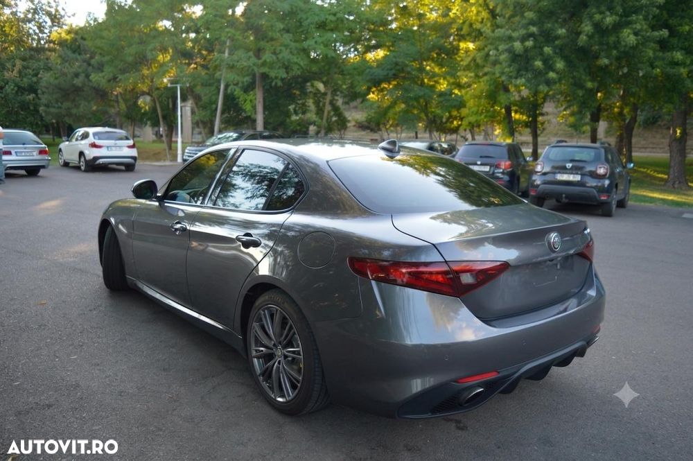 Alfa Romeo Giulia 2.0 Turbo 16V AT8 Veloce - 15