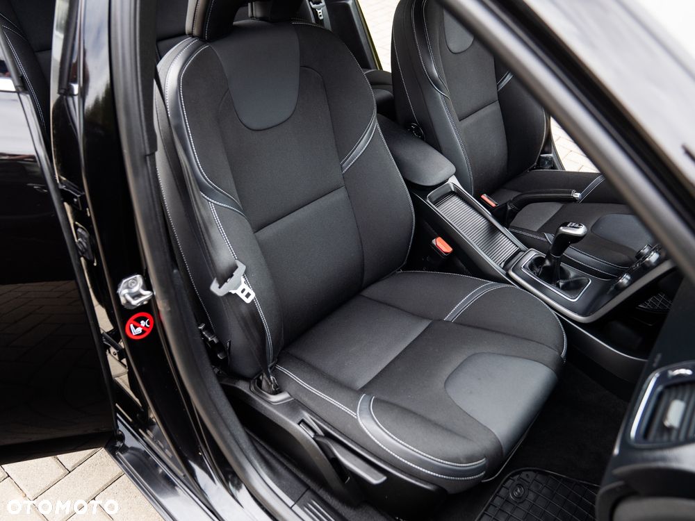 Volvo V40 D2 - 26