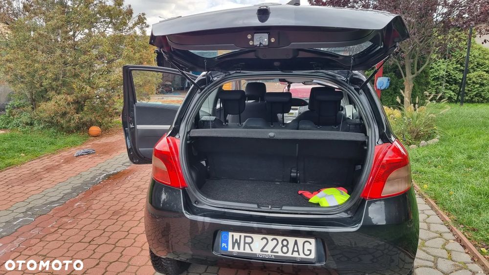 Toyota Yaris - 10