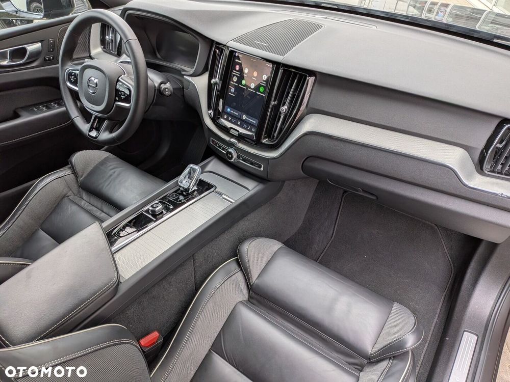 Volvo XC 60 B4 D AWD Ultimate Dark - 29