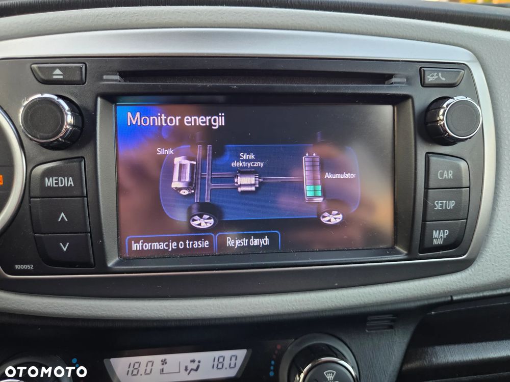 Toyota Yaris Hybrid 100 Dynamic - 20