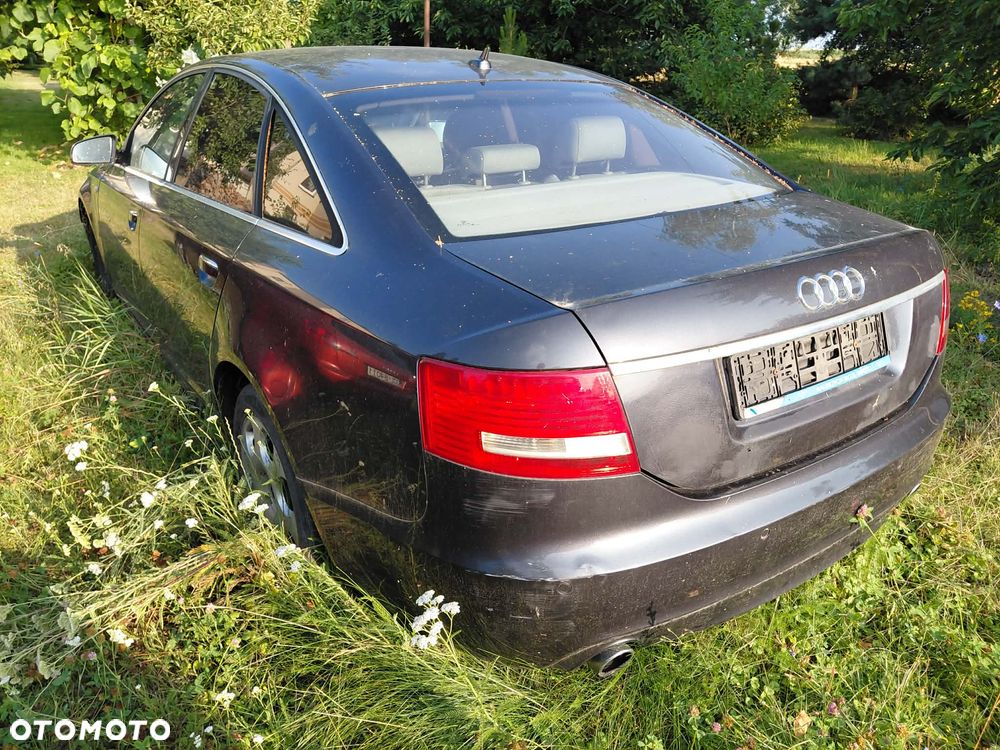 części AUDI A6 C6 2.4 V6 benzyna sedan ZDERZAK TYŁ LZ7Q - 2