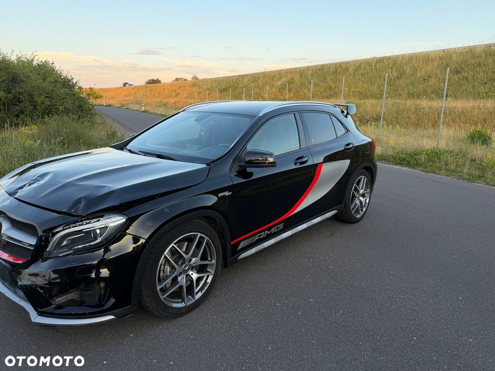 Mercedes-Benz GLA 45 AMG 4-Matic - 24