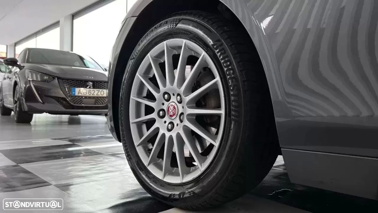 Jaguar XE E-Performance Prestige - 7