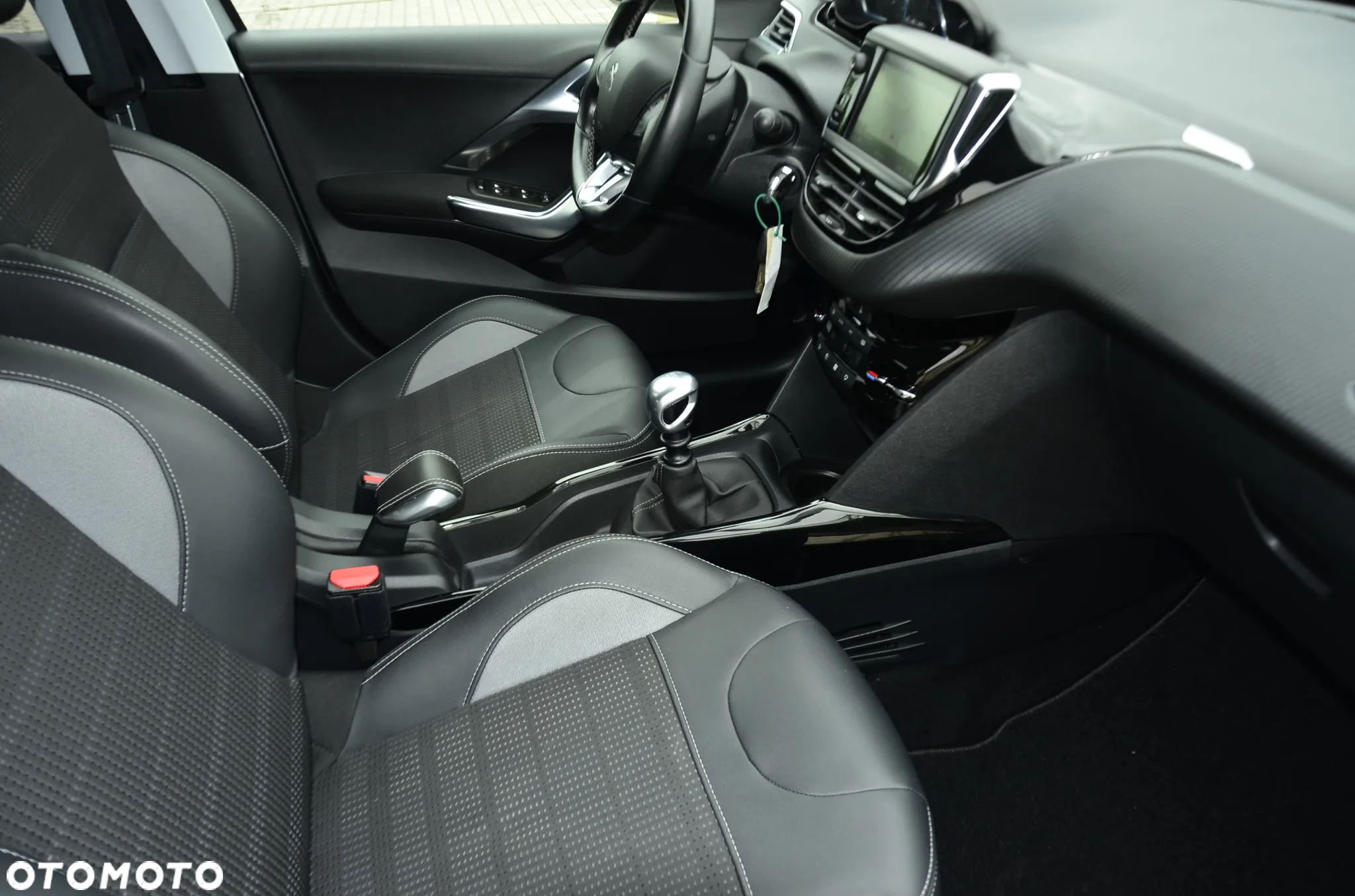 Peugeot 2008 1.2 PureTech Allure Pack S&S - 26