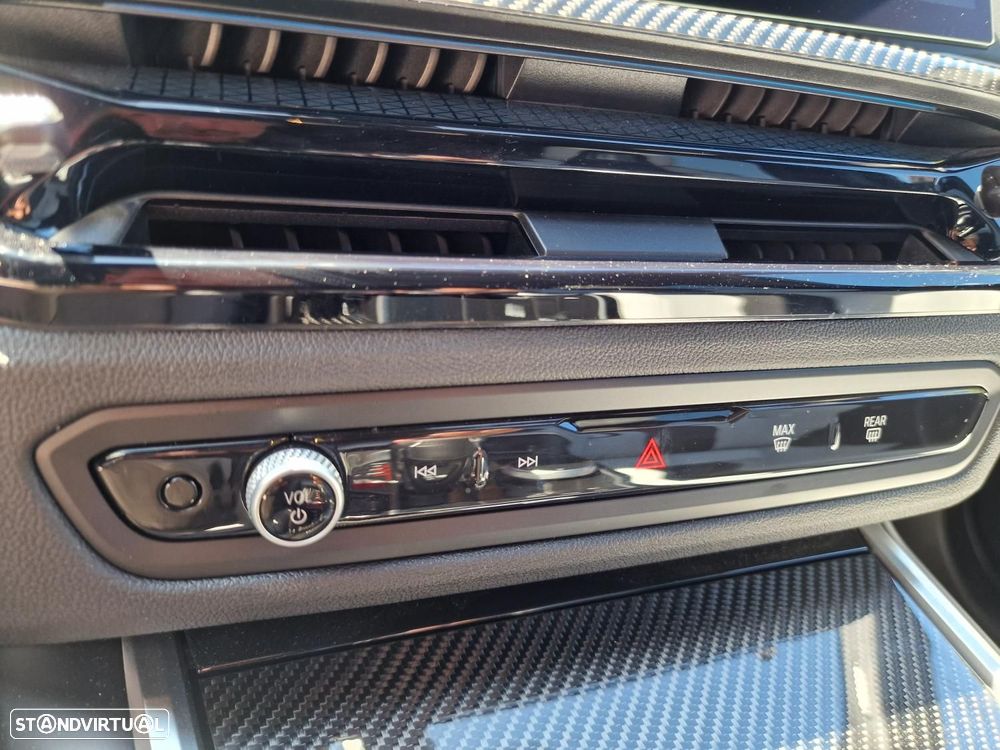 BMW M3 Competition M xDrive - 31