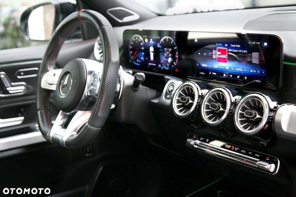 Mercedes-Benz GLB - 15
