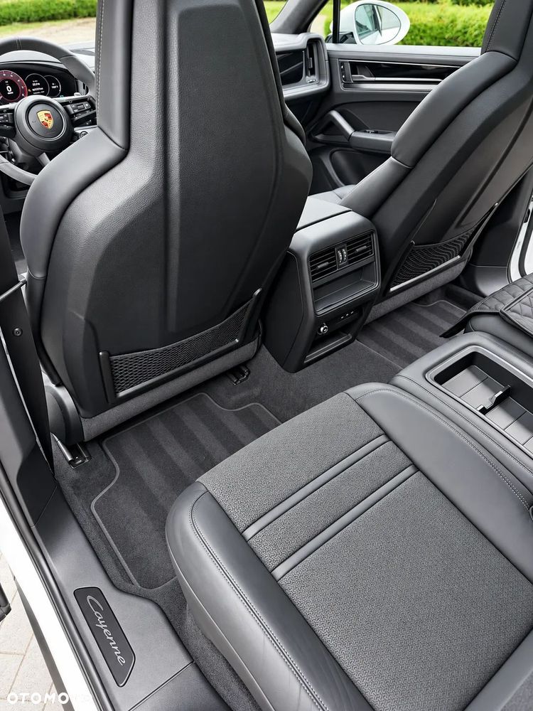 Porsche Cayenne - 26