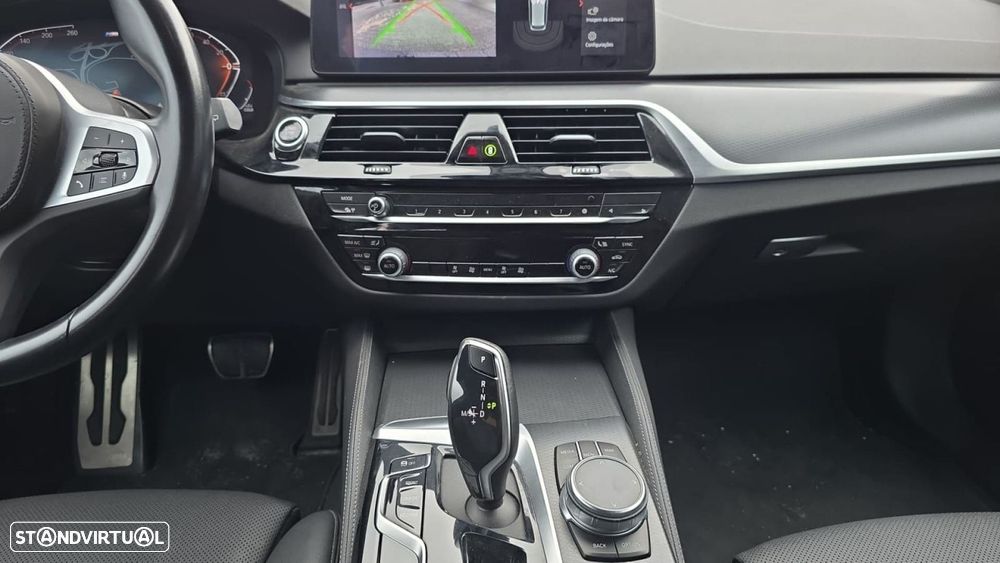 BMW 520 d Pack Desportivo M Auto - 12