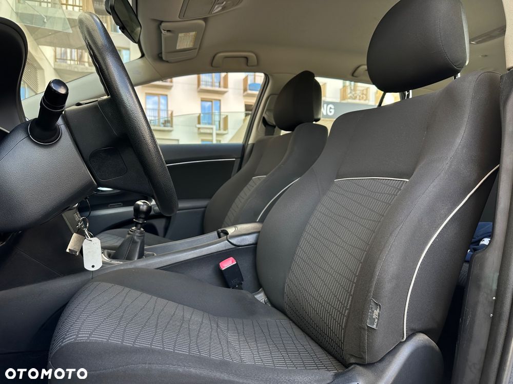 Toyota Avensis 1.6 Active - 8