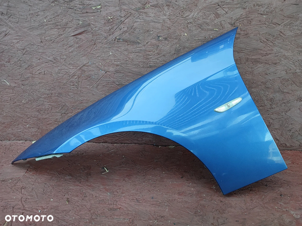 BMW E90 / E91 / E91LCI / E90 LCI ORYGINALNY PRZEDNI BŁOTNIK LEWY PEZEDNI W KOLORZE  W LE MANS BLAU METALIC 381 O NR.   41 35 7 135 679 OEM W DOBRYM STANIE