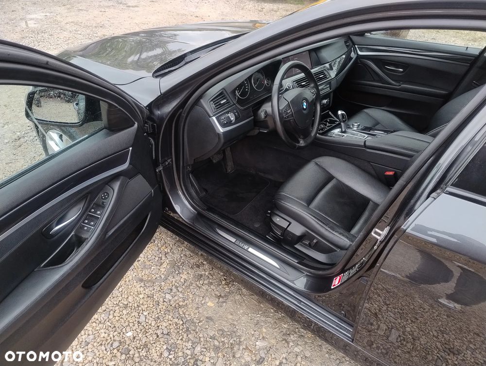 BMW Seria 5 525d xDrive Touring Sport-Aut - 8