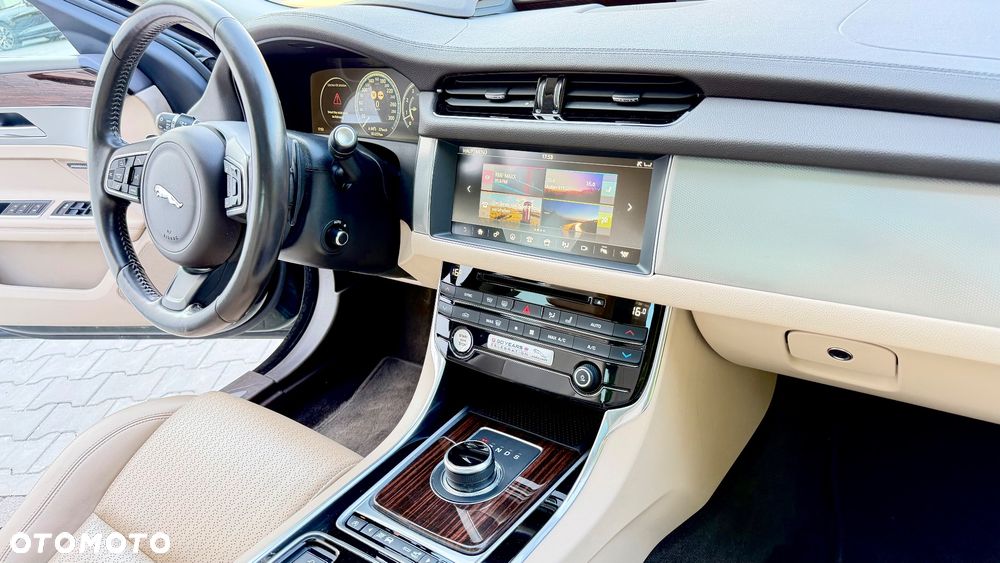 Jaguar XF 35t AWD Prestige - 27