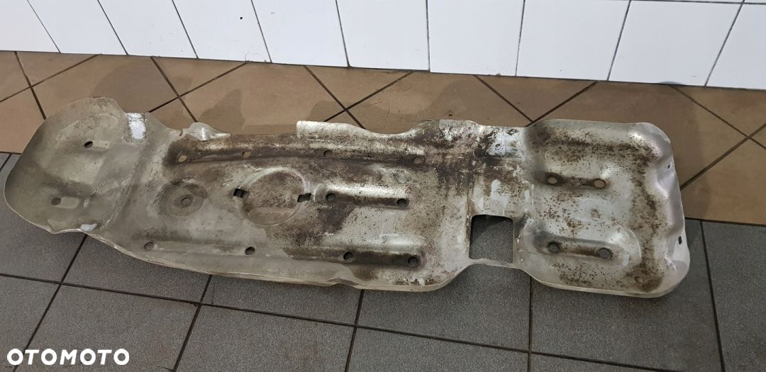 Isuzu D-Max II 2.5 Osłona Pod Zbiornik Paliwa - 2
