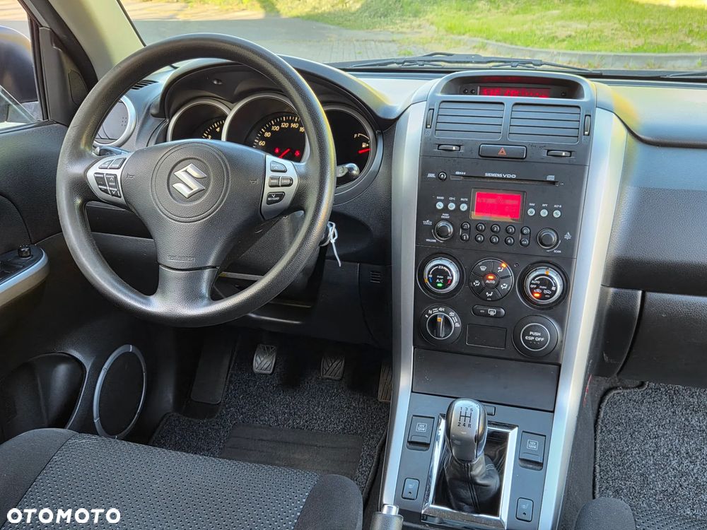 Suzuki Grand Vitara 1.9 DDiS Comfort DPF Family - 23