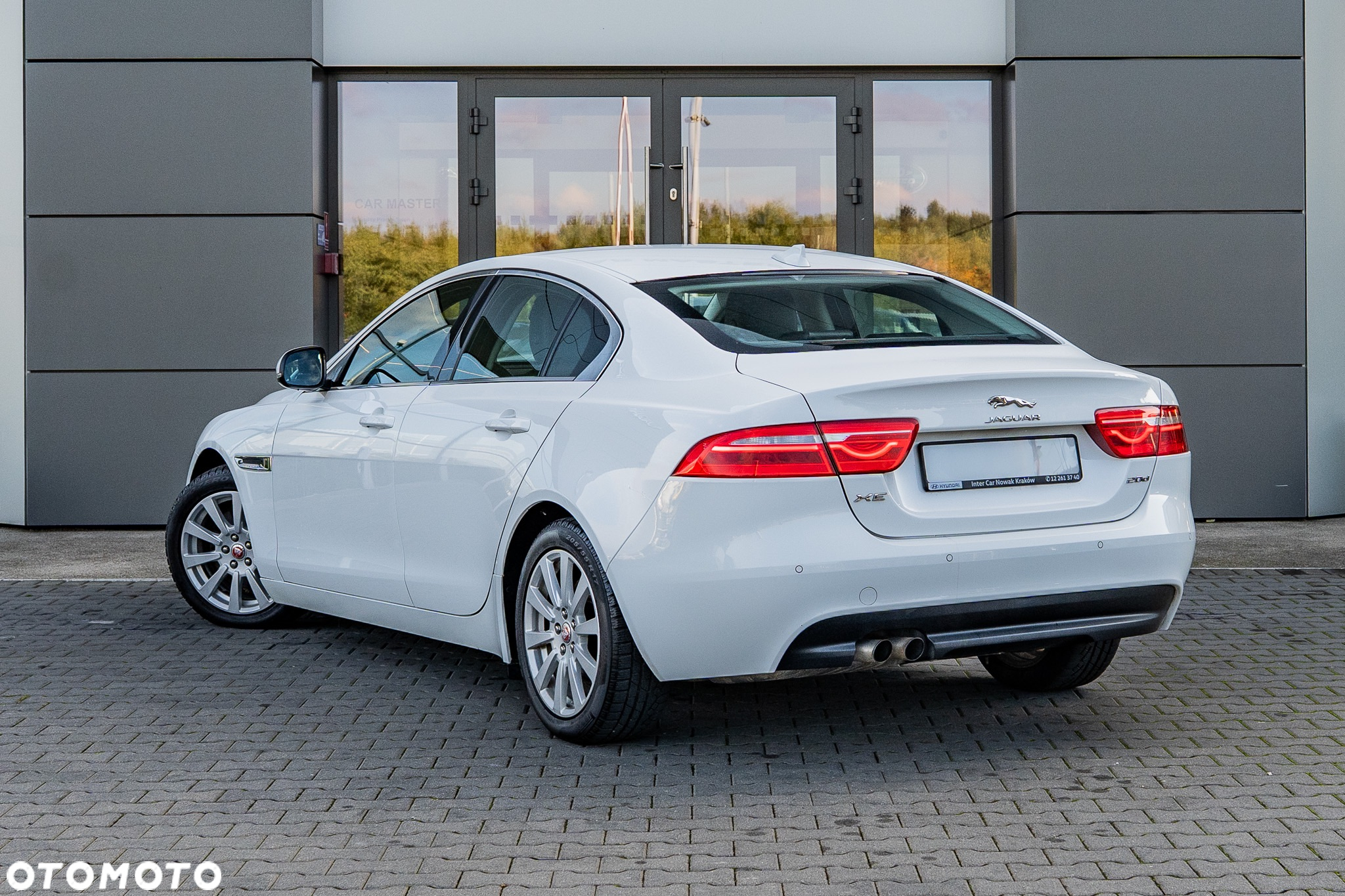 Jaguar XE 2.0 D Prestige - 7