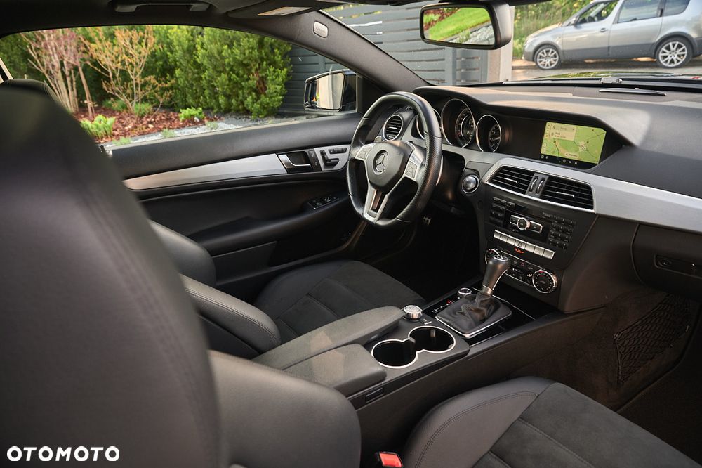 Mercedes-Benz Klasa C 63 AMG - 26