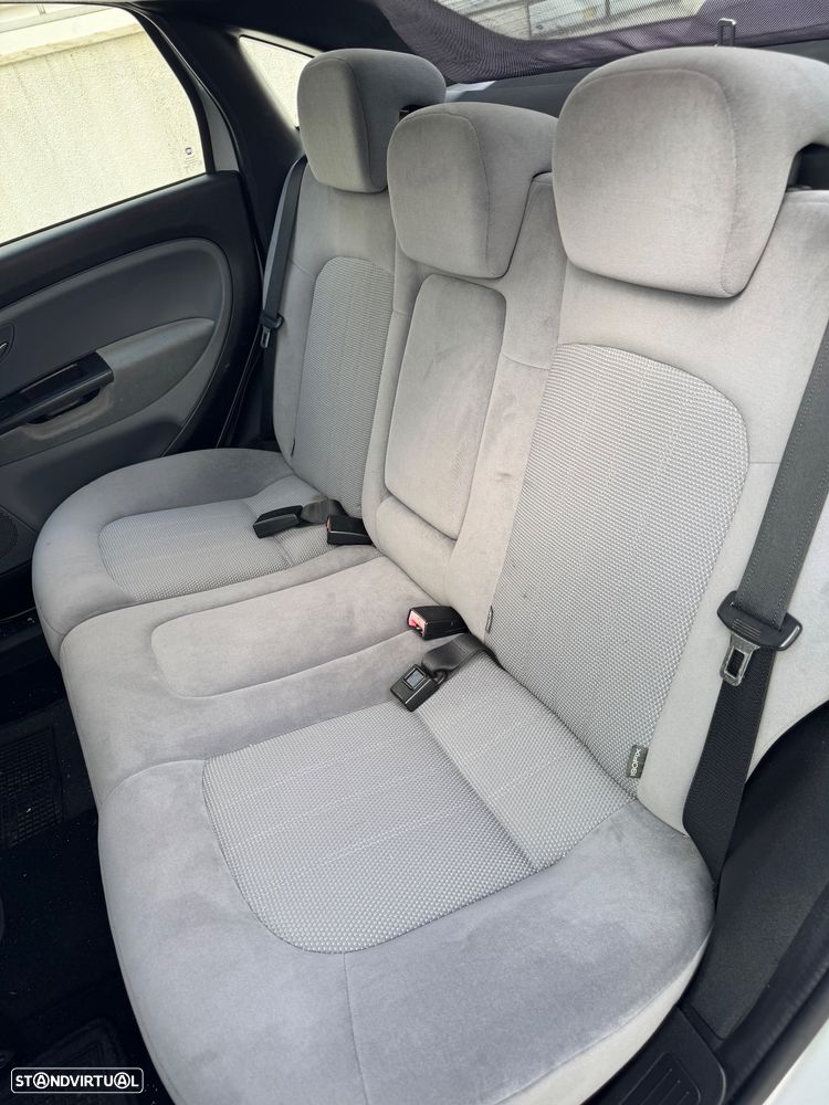 Fiat Linea 1.3 M-Jet Emotion - 8