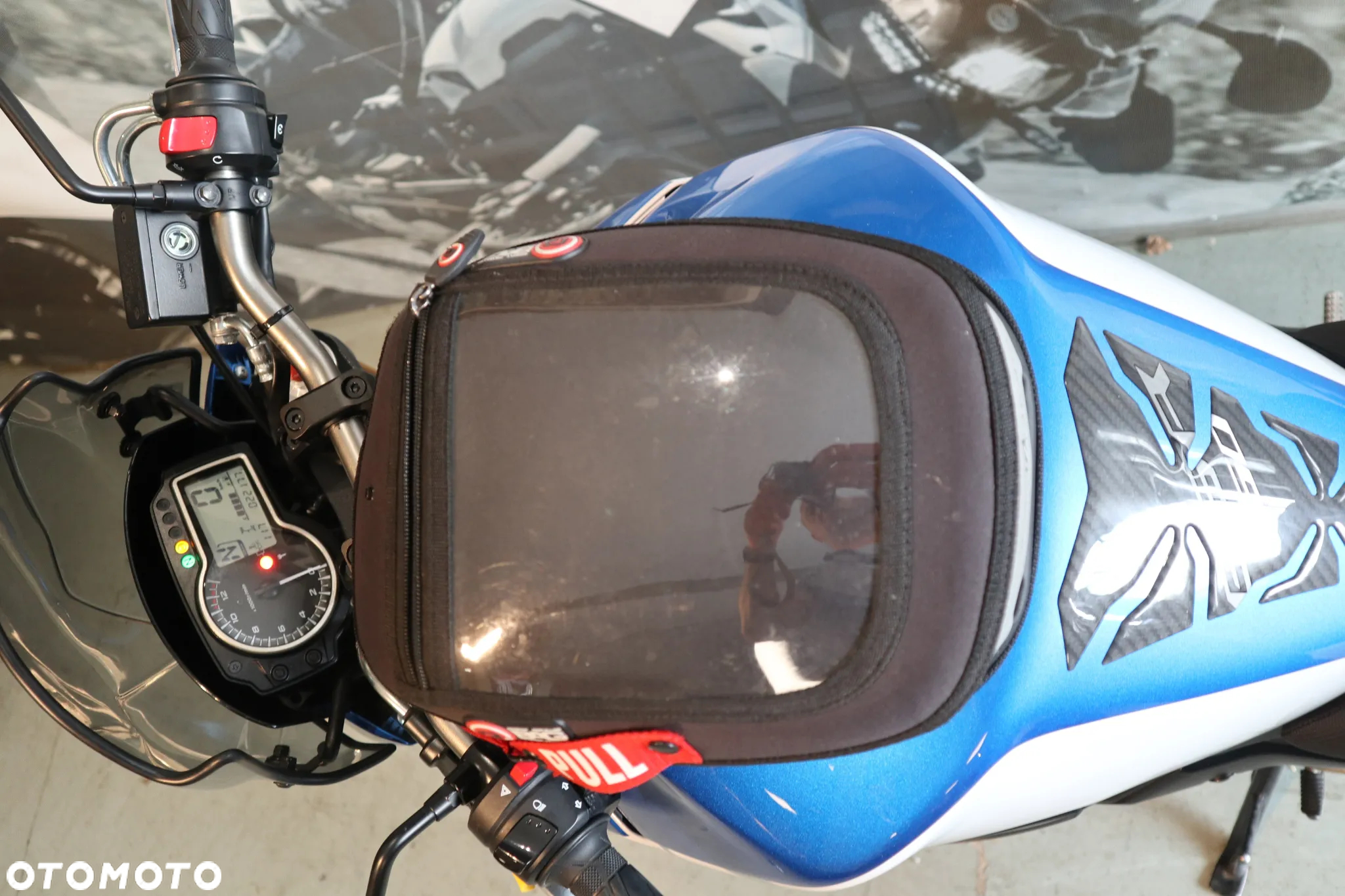 Suzuki GSR - 12