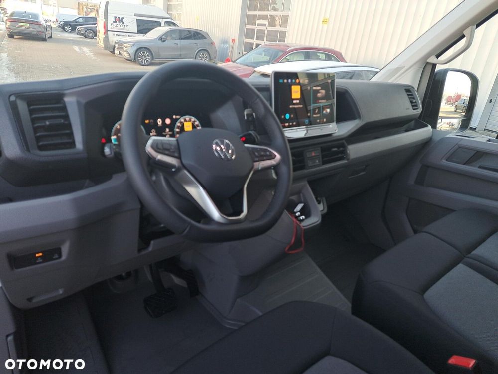 Volkswagen Crafter 35 Furgon z wysokim dachem silnik: 2,0 l EU6 SCR 140 KM / skrzynia biegów: Przedni napęd automatyczna 8-biegowa rozstaw osi: 3640 mm - 5