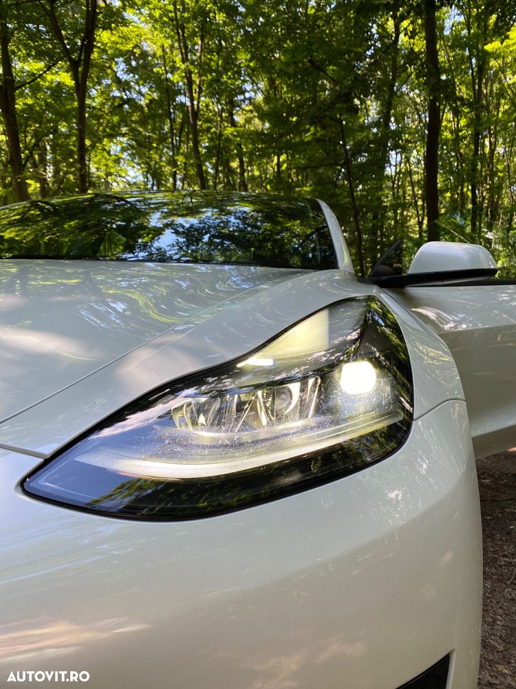 Tesla Model 3 - 8