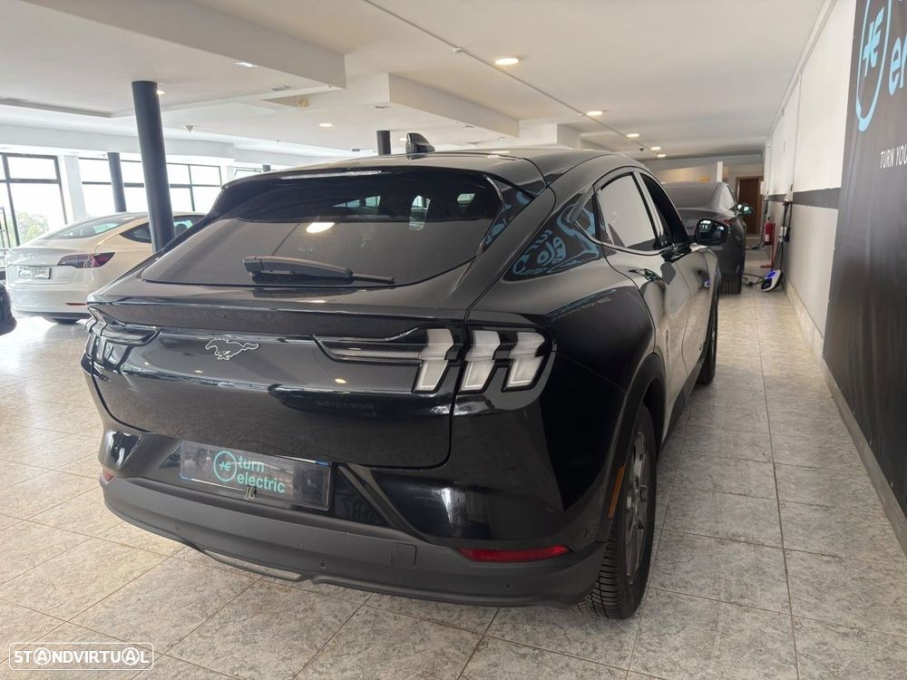 Ford Mustang Mach-E 75.7 kWh Base — fotografia 12