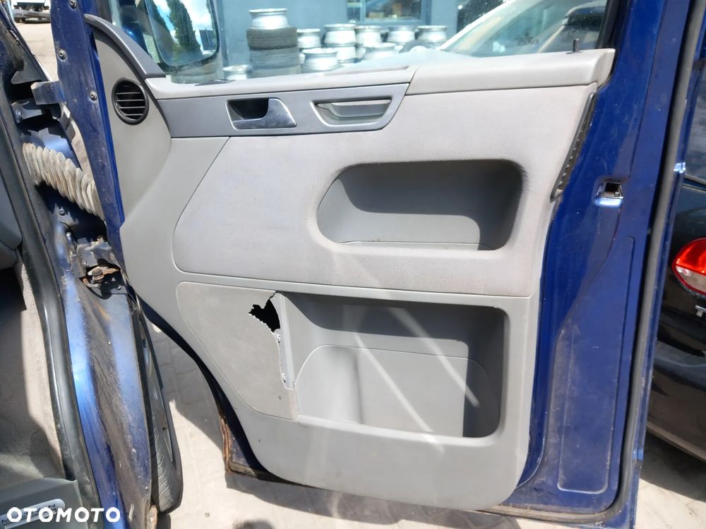 VW TRANSPORTER T5 MULTIVAN KOMPLETNA PRZEKŁADKA FOTELI DYWANÓW PODSUFITKI BOCZKI SŁUPKI NA MULTIVAN KOMPLET Z STOLIKIEM I ROLETĄ SKÓRA ALCANTARA - 27