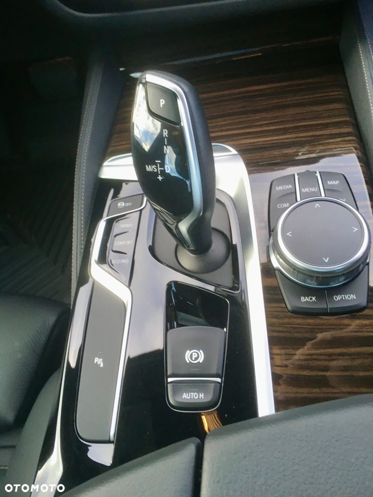 BMW Seria 5 540i GPF xDrive Luxury Line - 28