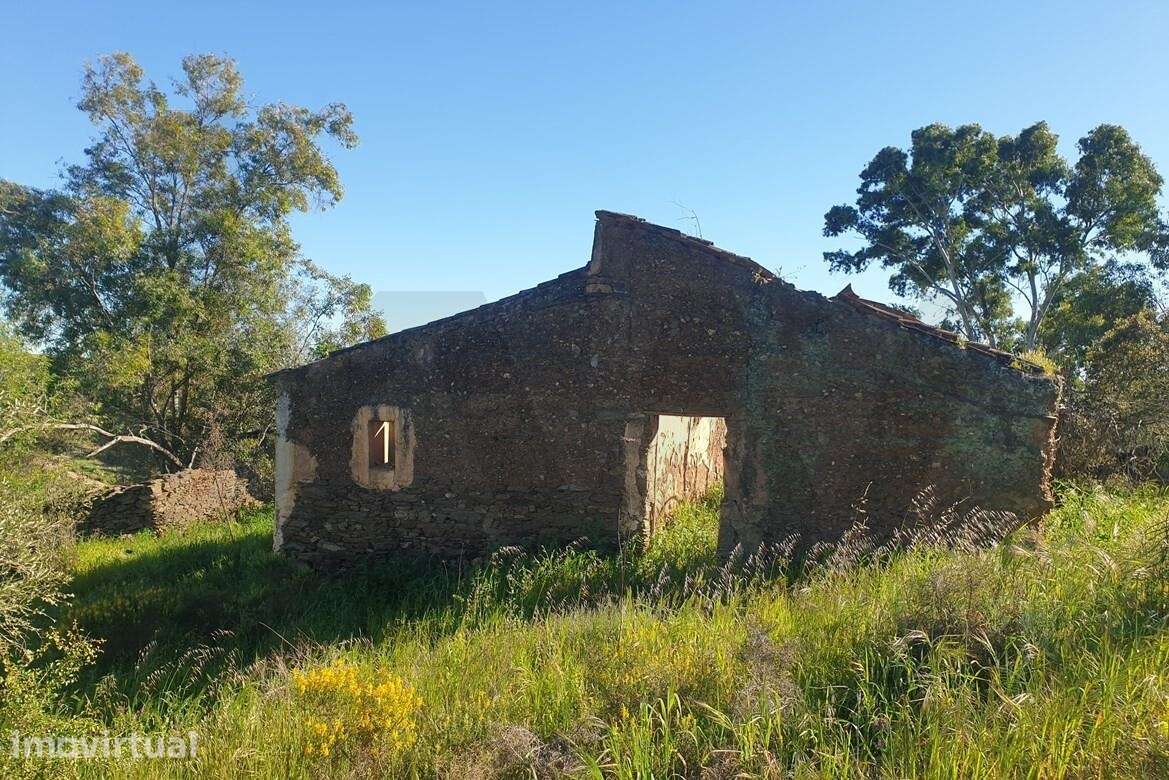 Moradia em ruína com vista soberba para as Lagoas da Mina de São Domin - Grande imagem: 2/37