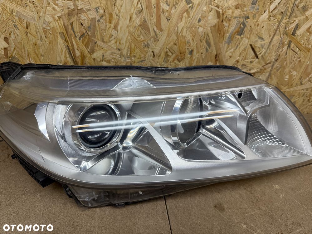 LAMPA PRZÓD PRAWA PRZEDNIA PRAWA SOCZEWKA ZWYKŁA SUZUKI VITARA III KOITO 100-18097 - 17
