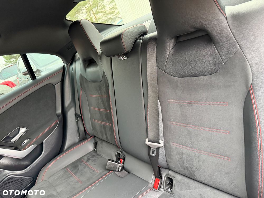 Mercedes-Benz CLA 180 AMG Line 7G-DCT - 32