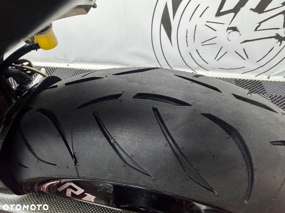 Yamaha R1 - 20