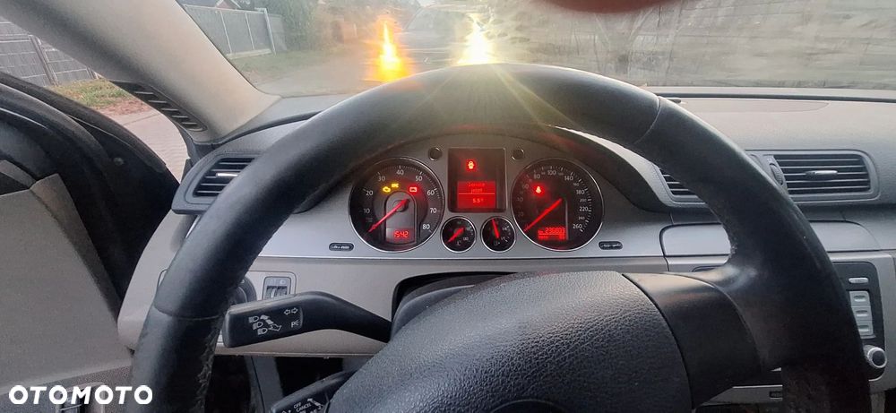 Volkswagen Passat 2.0 FSI Comfortline - 8