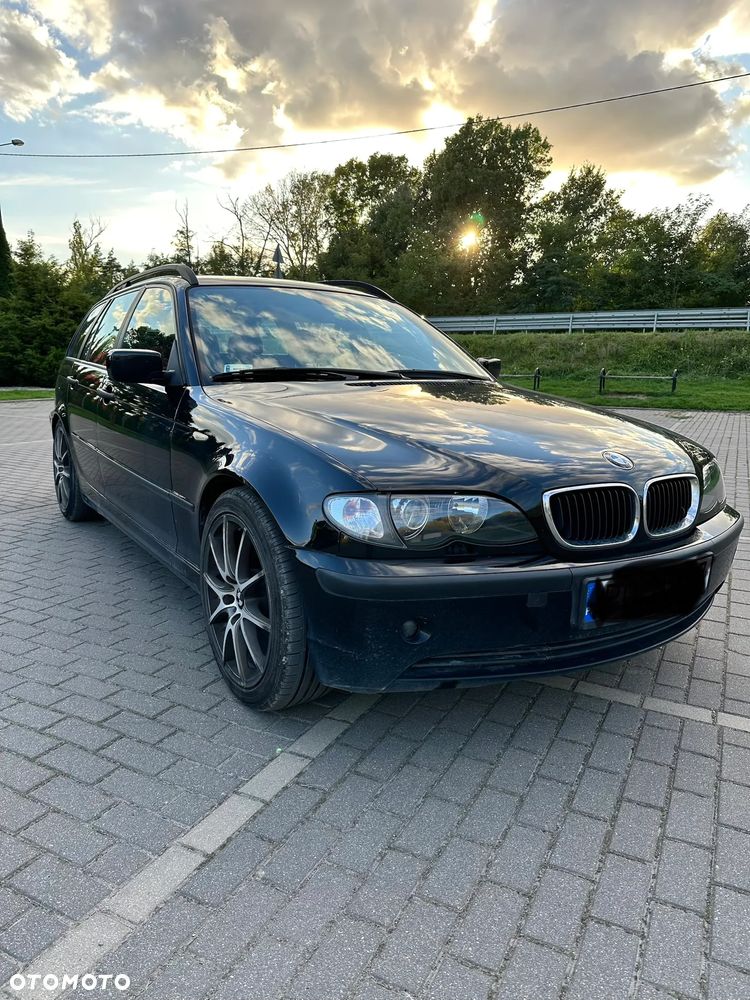 BMW Seria 3 318i Touring - 1