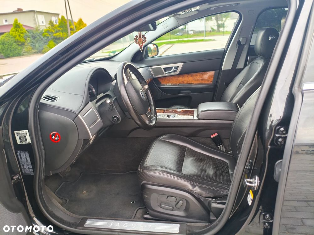 Jaguar XF 3.0 V6 D Luxury - 8