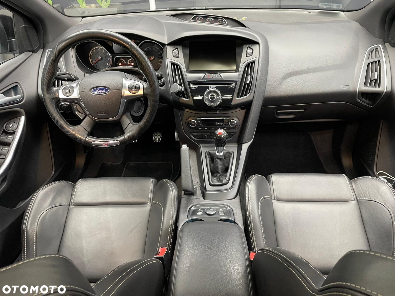 Ford Focus ST - 13