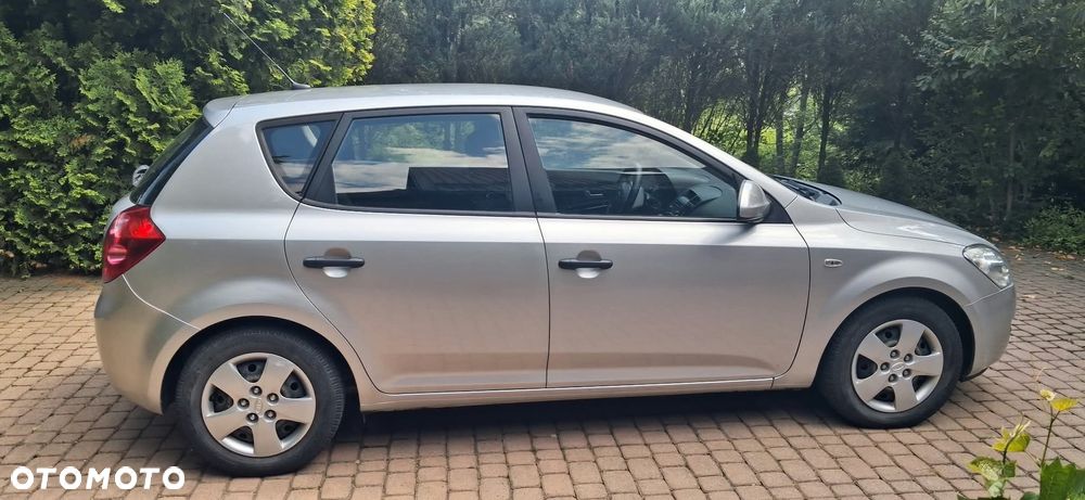 Kia Ceed - 11