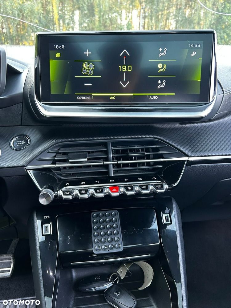 Peugeot 208 - 19