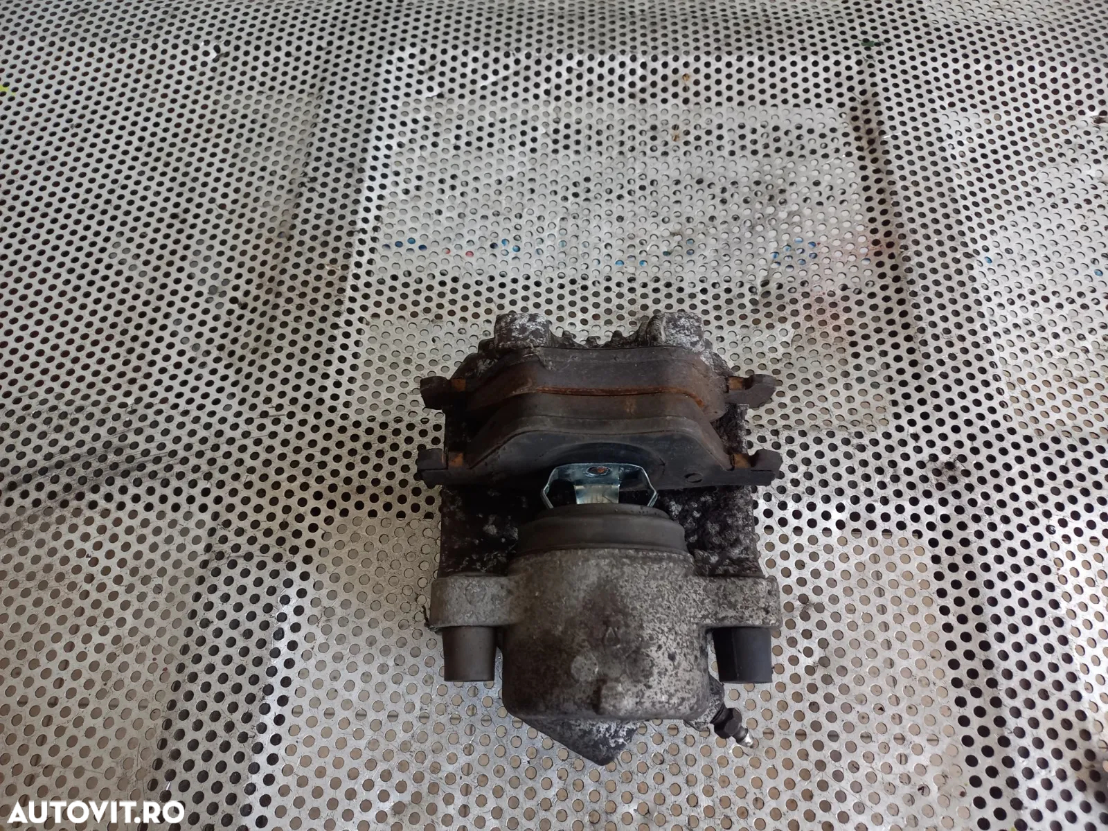 Etrier Fata Bmw E90 E91 E92 E93 E87 E81 E82 Dreapta - Dezmembrez Bmw - Dezmembrari Arad - 7