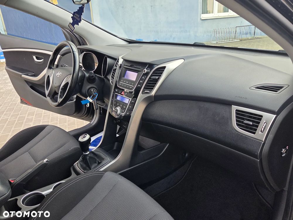 Hyundai i30 blue Kombi 1.6 CRDi Style - 28