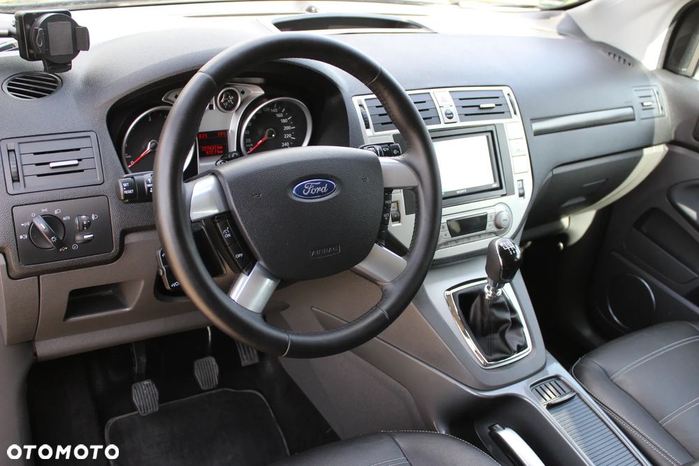 Ford Kuga 2.0 TDCi 2x4 Titanium - 25