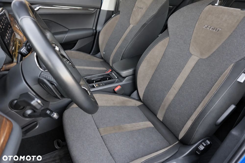 Skoda Octavia 2.0 TDI 4x4 Scout DSG - 27