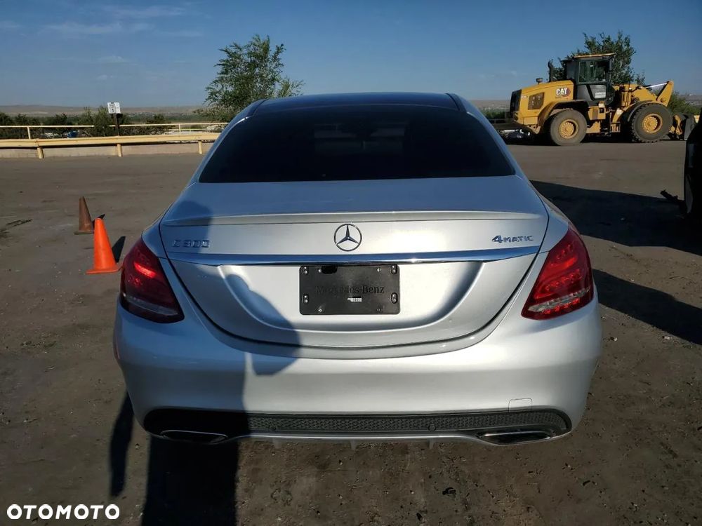 Mercedes-Benz Klasa C 300 9G-TRONIC Exclusive - 4