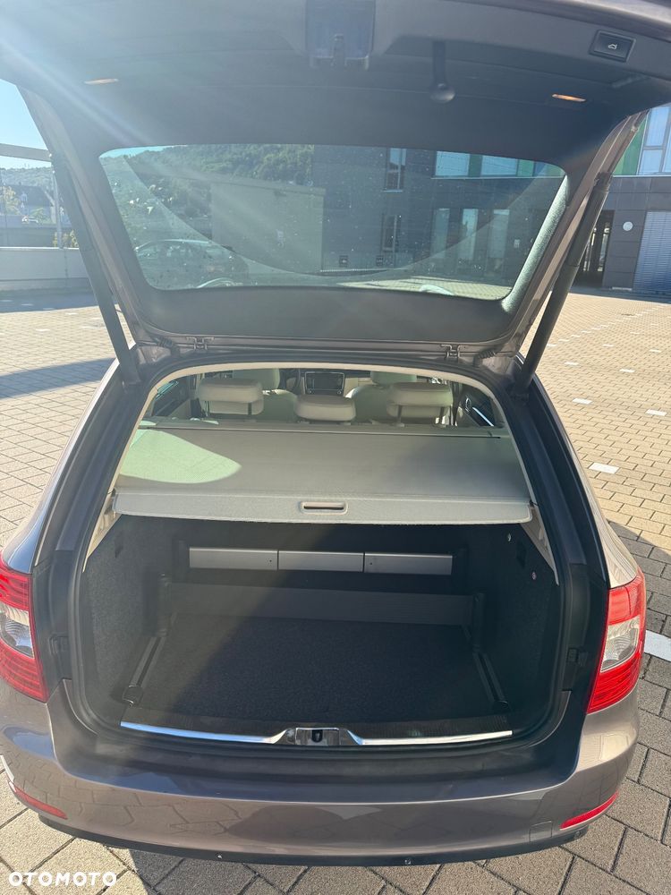 Skoda Superb 2.0 TDI 4x4 Elegance DSG - 6