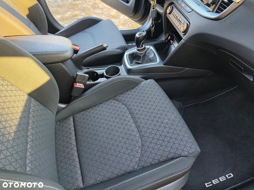 Kia Ceed - 14