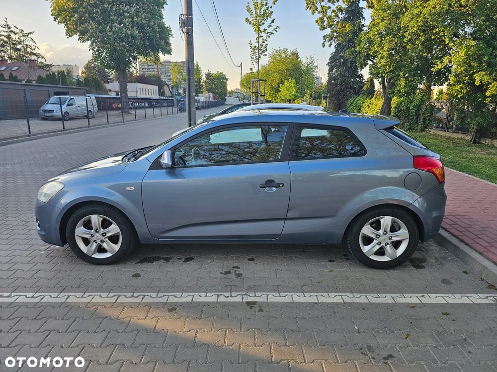 Kia Ceed - 8
