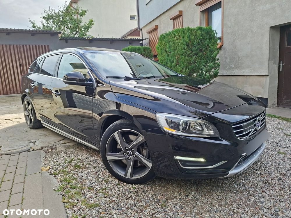 Volvo V60 D6 AWD Plug-in Hybrid R-Design Summum - 2