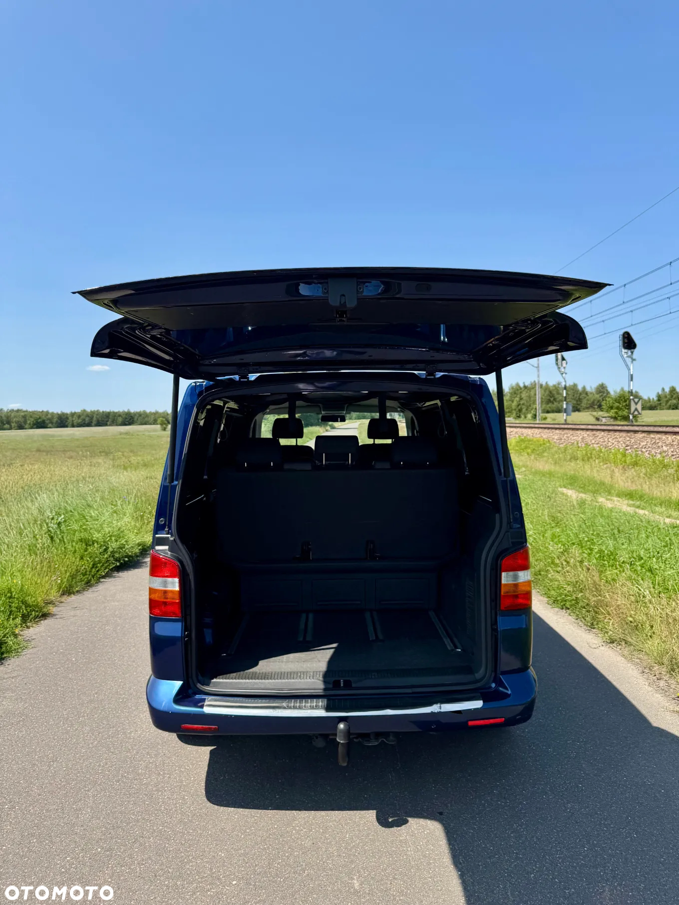 Volkswagen Multivan - 10