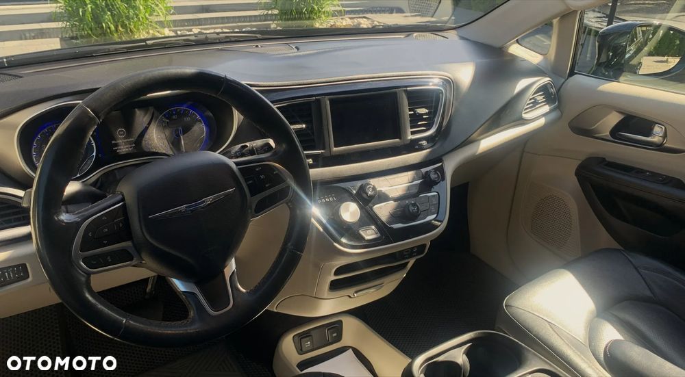 Chrysler Pacifica - 14