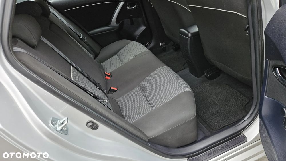 Toyota Avensis 1.6 Comfort - 18
